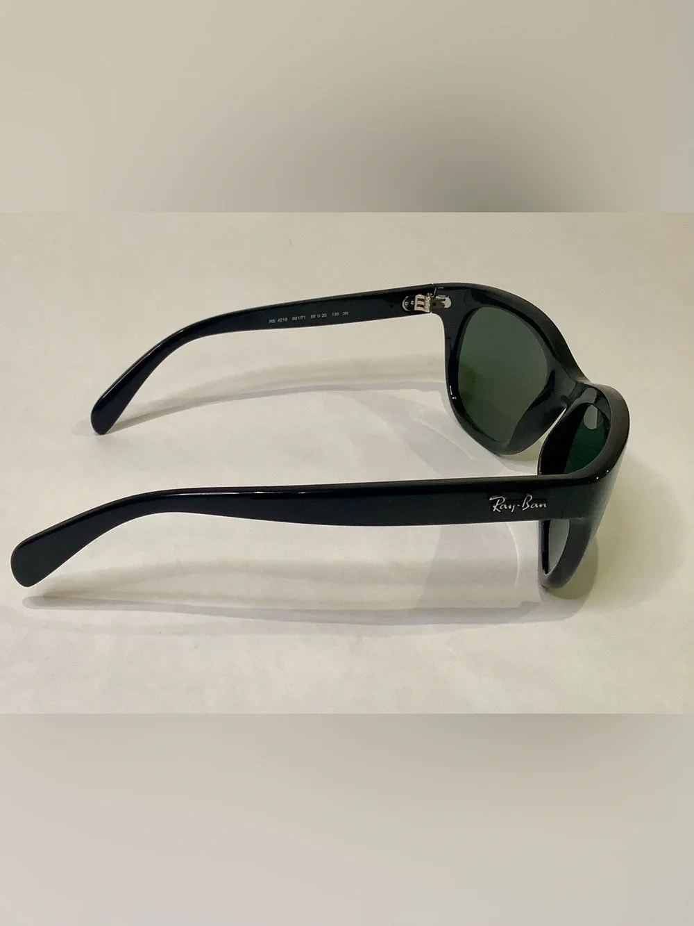 Ray-Ban Men’s Black Frame Sunglasses with Green Lenses